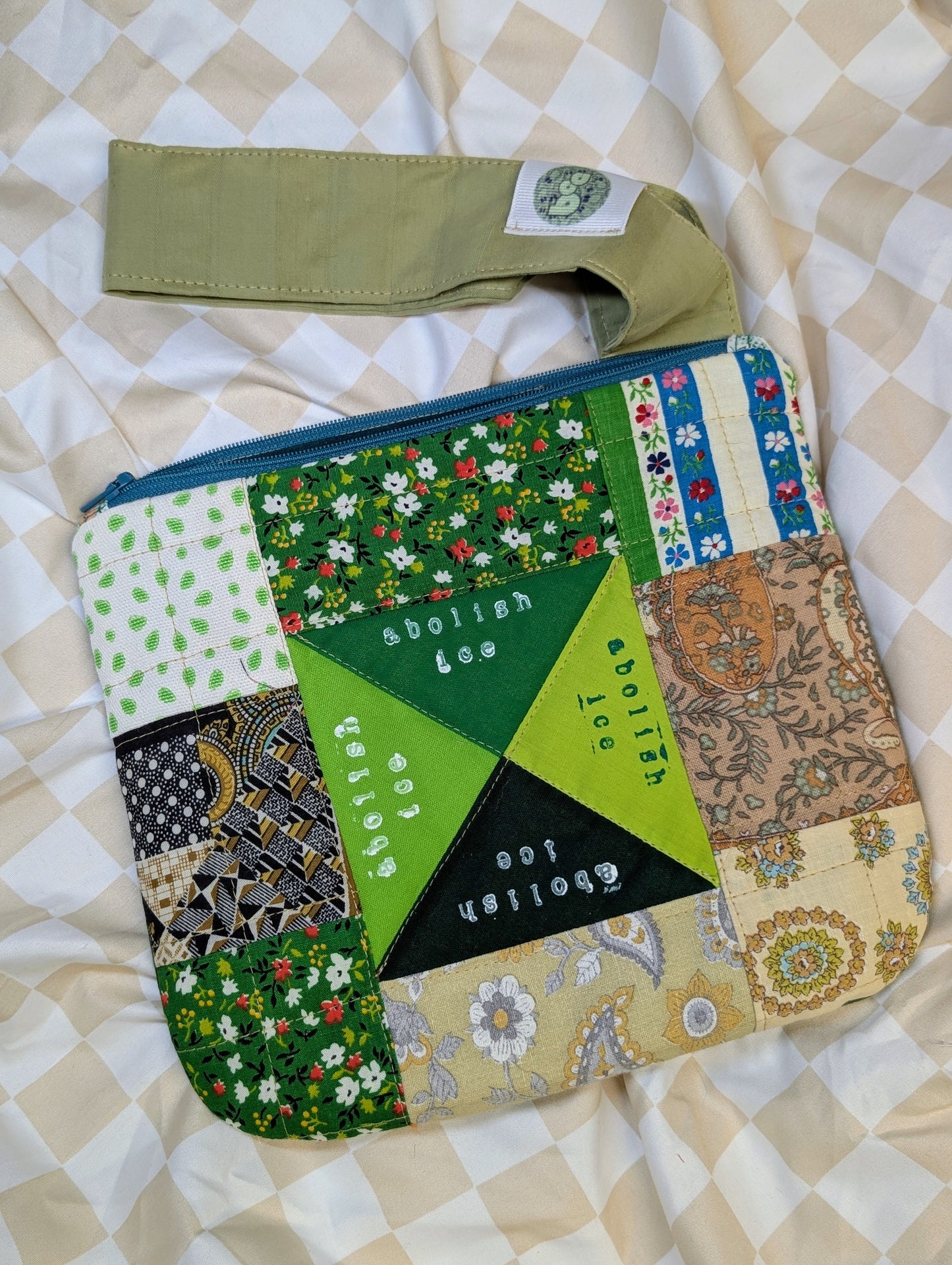 VINTAGE GREEN - Quilted Wristlet