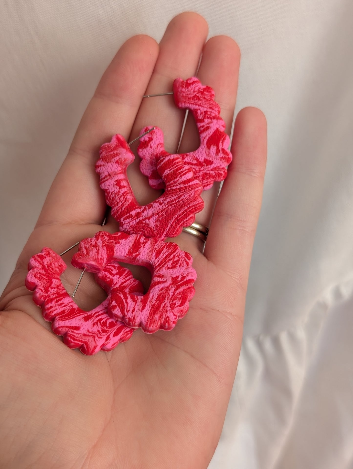 Scalloped Hoops - Red Swirls
