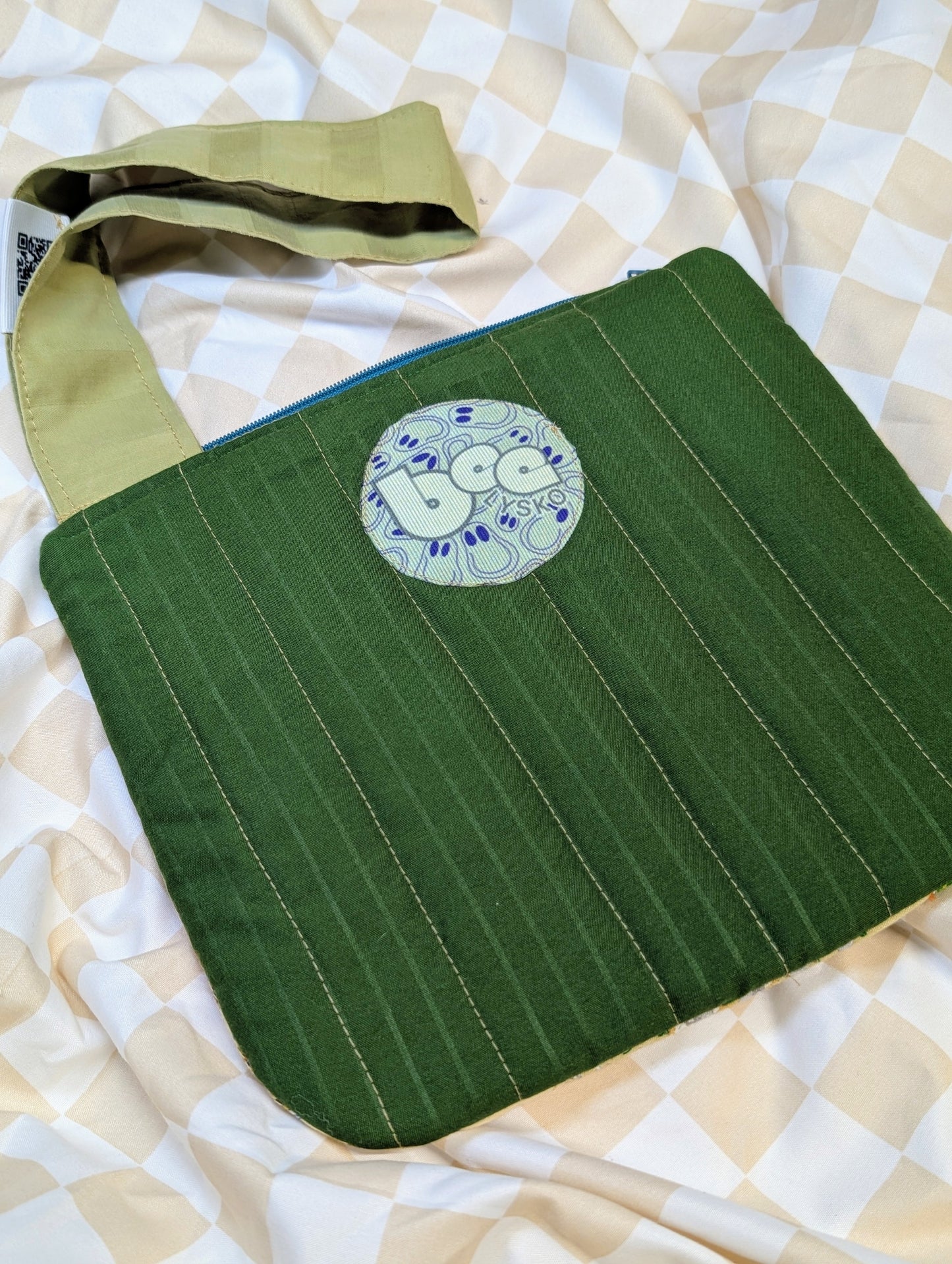 VINTAGE GREEN - Quilted Wristlet