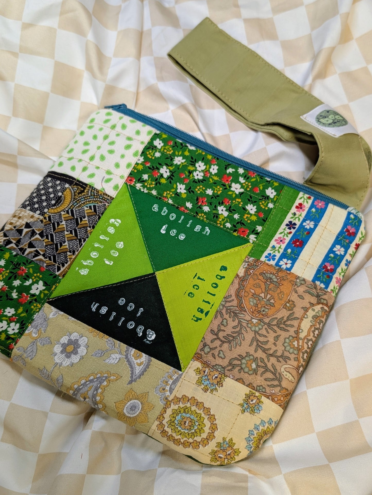 VINTAGE GREEN - Quilted Wristlet