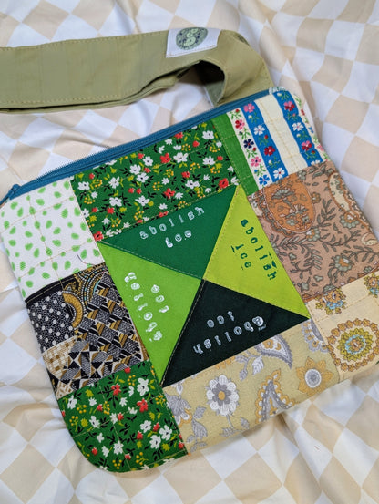 VINTAGE GREEN - Quilted Wristlet